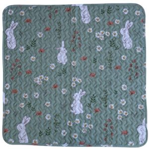 שטיח ארנבונים ופרחים ירוק